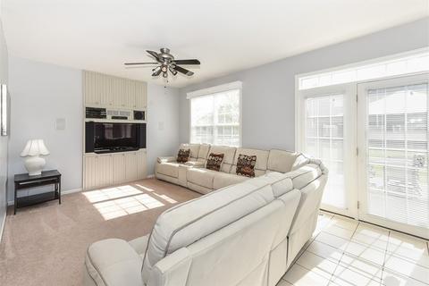 1433 Blume Dr, Elgin, IL 60124 photo 9