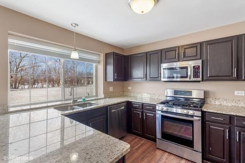 518 Ivory Ln, Bartlett, IL 60103 photo 3