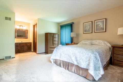 5936 Bentley Ave, Willowbrook, IL 60527 photo 9