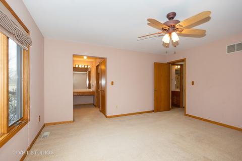 213 Deerhaven Dr, Minooka, IL 60447 photo 9