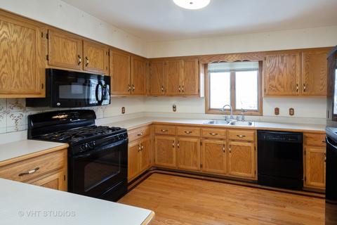213 Deerhaven Dr, Minooka, IL 60447 photo 3