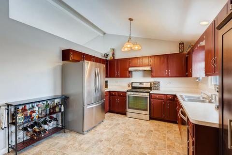 6907 Great Falls Dr, Plainfield, IL 60586 photo 4