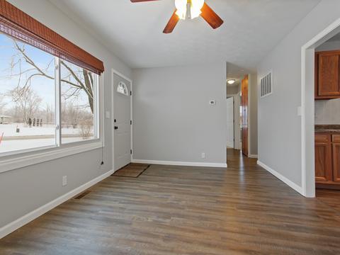 311 E Dooley St, Downs, IL 61736 photo 4