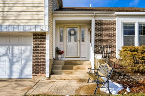 1555 Jasper Dr, Wheaton, IL 60189 photo 2