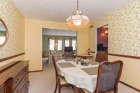 121 Cheltenham Dr, Normal, IL 61761 photo 11