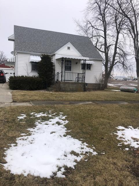 212 E Green St, Roberts, IL 60962 photo 1