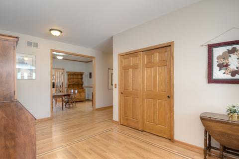 4 N650 Mountain Ash Dr, Wayne, IL 60184 photo 4