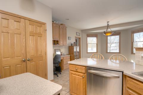4 N650 Mountain Ash Dr, Wayne, IL 60184 photo 11