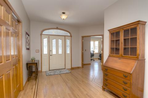 4 N650 Mountain Ash Dr, Wayne, IL 60184 photo 3