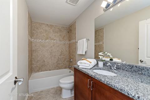 2010 Dauntless Dr, Glenview, IL 60026 photo 17