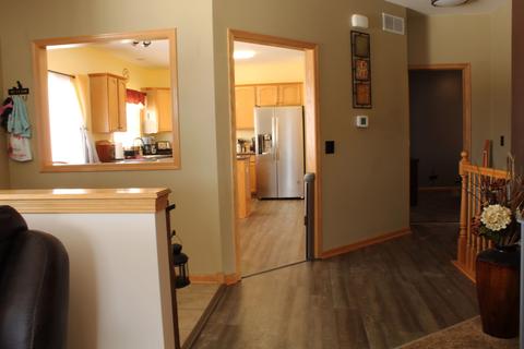 542 Madison Ln, Elgin, IL 60123 photo 9