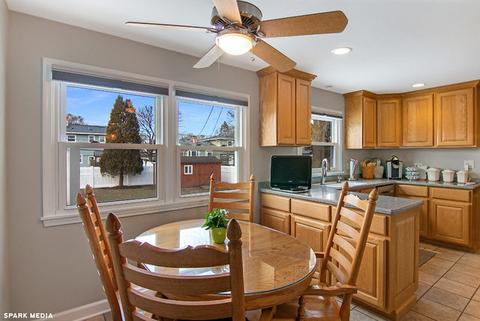 1110 Juniper Ln, Mount Prospect, IL 60056 photo 9