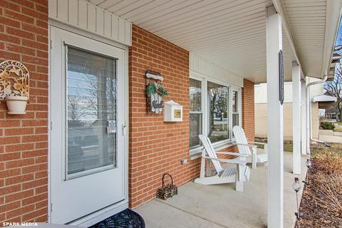 1110 Juniper Ln, Mount Prospect, IL 60056 photo 2