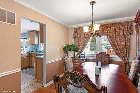 1110 Juniper Ln, Mount Prospect, IL 60056 photo 6
