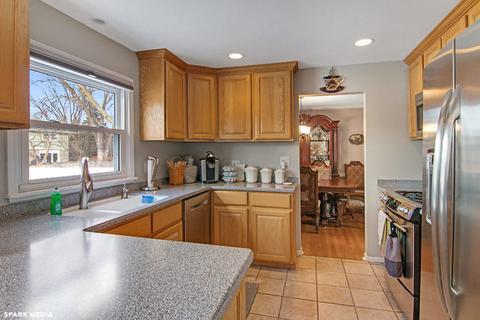 1110 Juniper Ln, Mount Prospect, IL 60056 photo 8