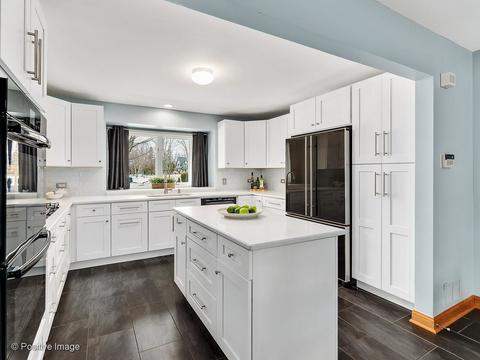 6801 Caitlin Ct, Willowbrook, IL 60527 photo 13