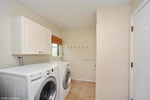 235 Coachmaker Dr, Northbrook, IL 60062 photo 15
