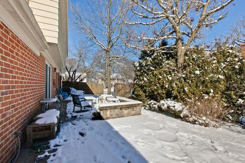 235 Coachmaker Dr, Northbrook, IL 60062 photo 28
