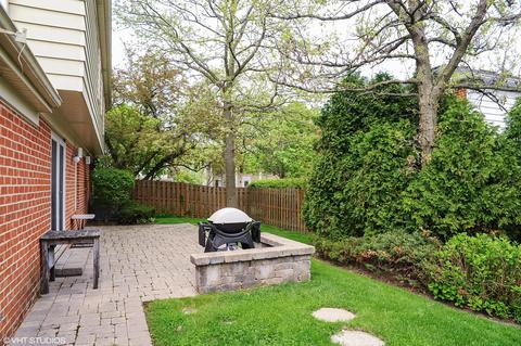 235 Coachmaker Dr, Northbrook, IL 60062 photo 31