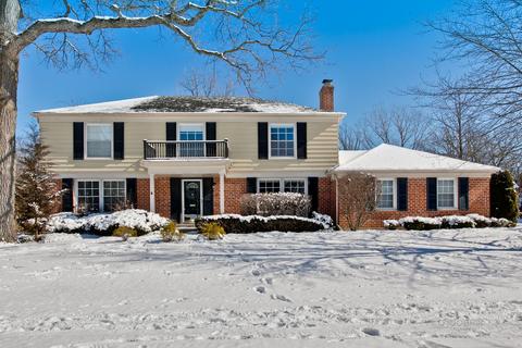 235 Coachmaker Dr, Northbrook, IL 60062 photo 1