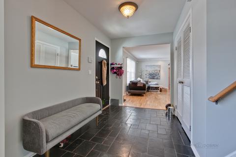 235 Coachmaker Dr, Northbrook, IL 60062 photo 4