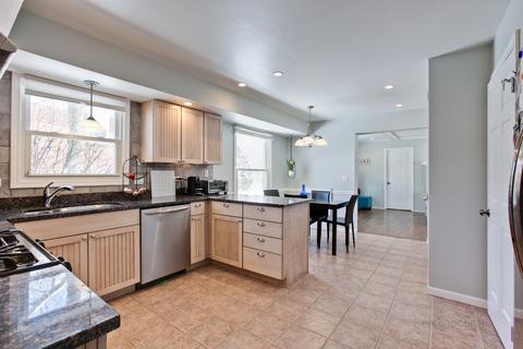 235 Coachmaker Dr, Northbrook, IL 60062 photo 11