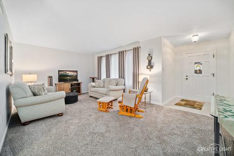 650 Whitlock Ct, Aurora, IL 60506 photo 6