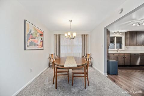 650 Whitlock Ct, Aurora, IL 60506 photo 8