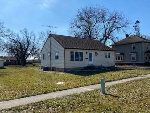 107 E Main St, Royal, IL 61871 photo 2