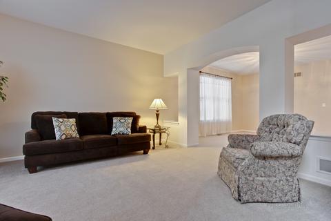 5363 Galloway Dr, Hoffman Estates, IL 60192 photo 2