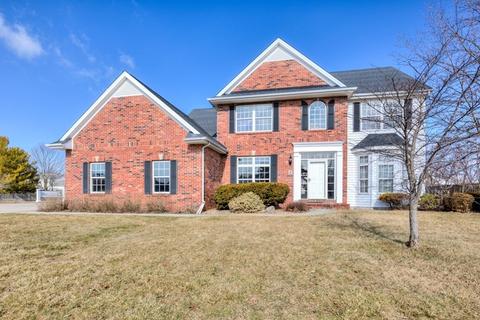 2 Sable Oaks Ct, Bloomington, IL 61704 photo 1