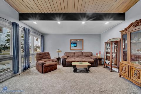 357 W Army Trail Blvd, Addison, IL 60101 photo 2