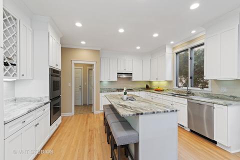 2000 Dewes St, Glenview, IL 60025 photo 7