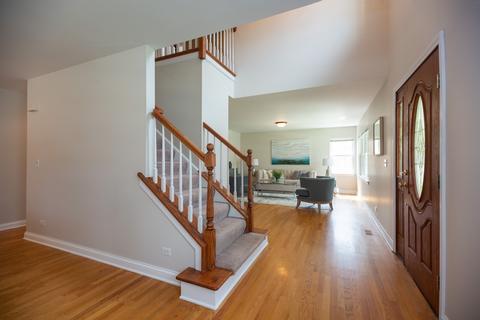 529 Radcliffe Ave, Des Plaines, IL 60016 photo 2