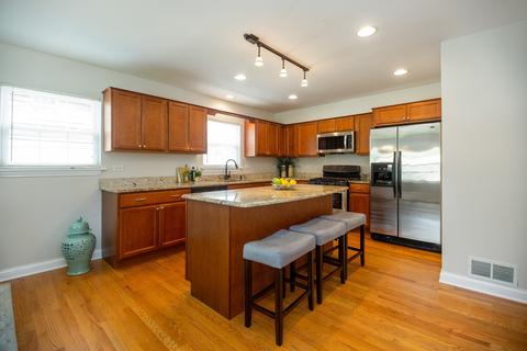 529 Radcliffe Ave, Des Plaines, IL 60016 photo 4