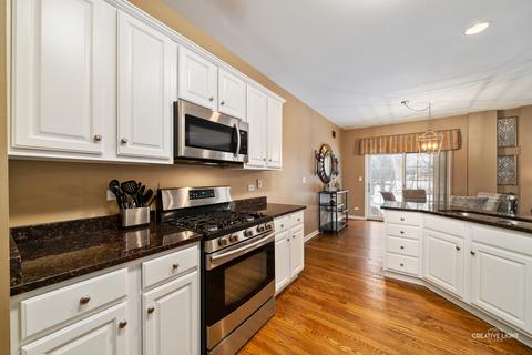 304 Cimarron Rd E, Lombard, IL 60148 photo 9