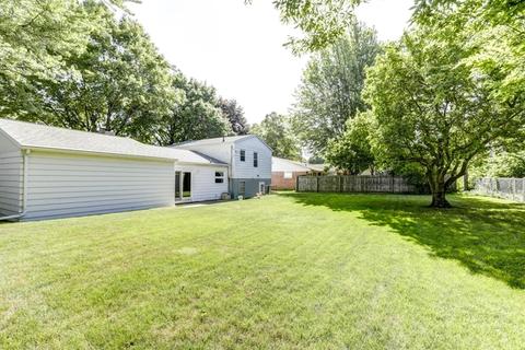 209 Hillside Ln, Bloomington, IL 61701 photo 4