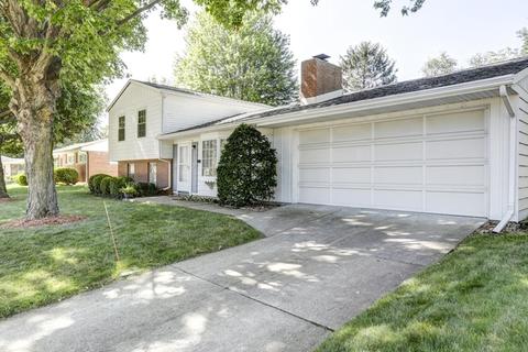 209 Hillside Ln, Bloomington, IL 61701 photo 3