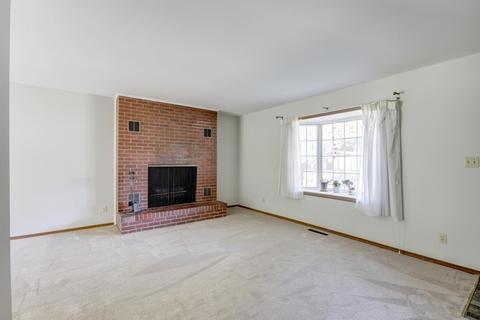 209 Hillside Ln, Bloomington, IL 61701 photo 9