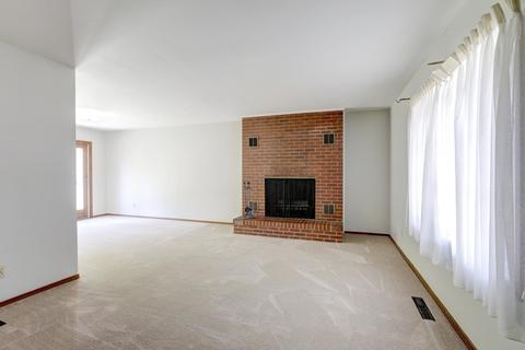 209 Hillside Ln, Bloomington, IL 61701 photo 10