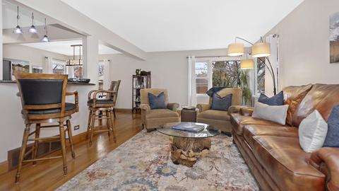 159 E Jackson St, Elmhurst, IL 60126 photo 2
