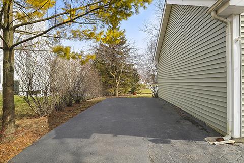 1033 Pember Cir, West Dundee, IL 60118 photo 4