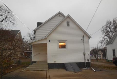 811 E Chestnut St, Bloomington, IL 61701 photo 2