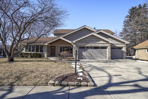 1654 Silverpine Dr, Northbrook, IL 60062 photo 1
