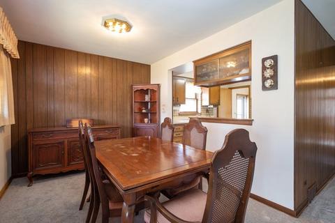 1975 Maple St, Des Plaines, IL 60018 photo 4