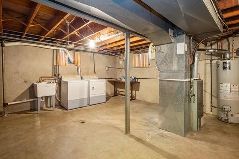 1975 Maple St, Des Plaines, IL 60018 photo 10