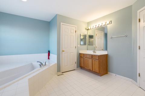 1685 Heron Way, Hoffman Estates, IL 60192 photo 29