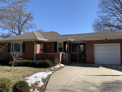 15 Walker Dr, Bloomington, IL 61701 photo 2