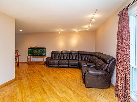 659 Lakeside Circle Dr, Wheeling, IL 60090 photo 2