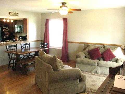 682 Packard Dr, Elgin, IL 60120 photo 2